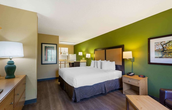 Desk, iron/ironing board, free WiFi, bed sheets - Extended Stay America Suites Clearwater Carillon Park (Clearwater)