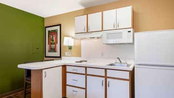 Studio, 2 Double Beds, Non Smoking | Private kitchen