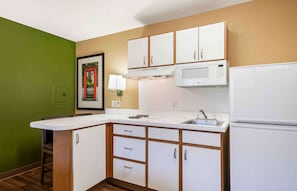 Studio, 2 lits doubles, non-fumeurs | Cuisine privée | Grand réfrigérateur, micro-ondes, plaque de cuisson