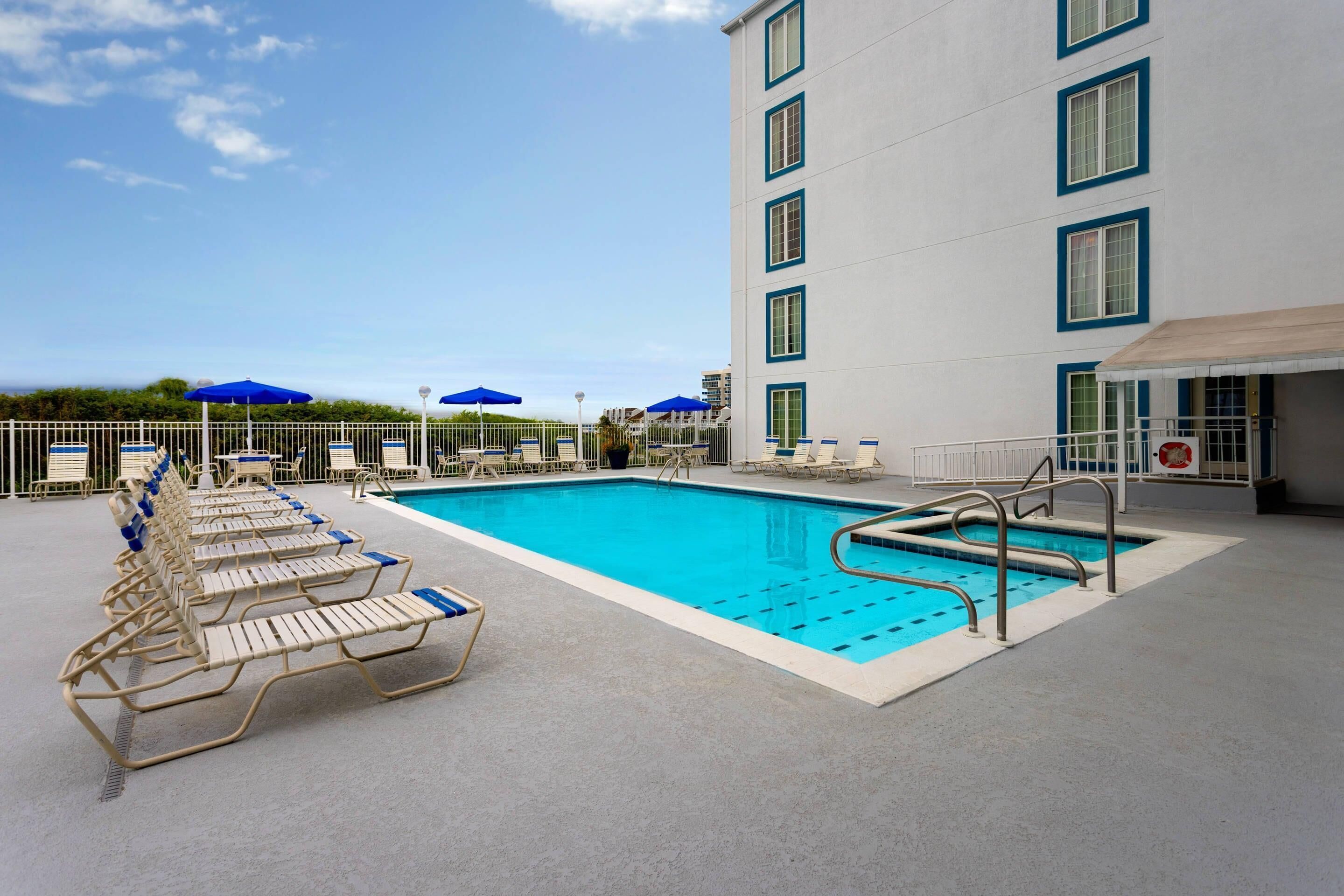 Seasonal outdoor pool, pool umbrellas