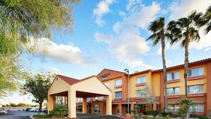 A hotel with a covered entrance, multiple floors, and palm trees. - SpringHill Suites Tempe at Arizona Mills Mall (Tempe)