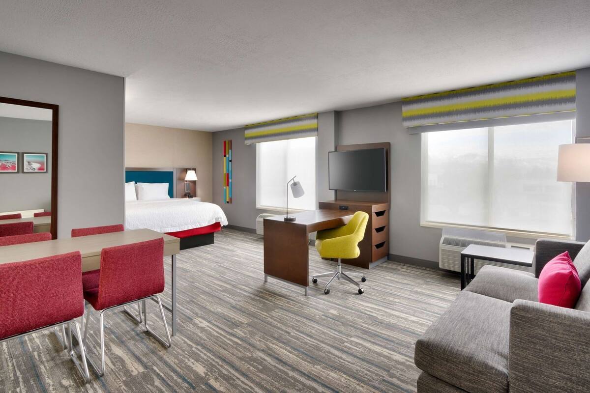 Premium bedding, in-room safe, individually furnished, desk