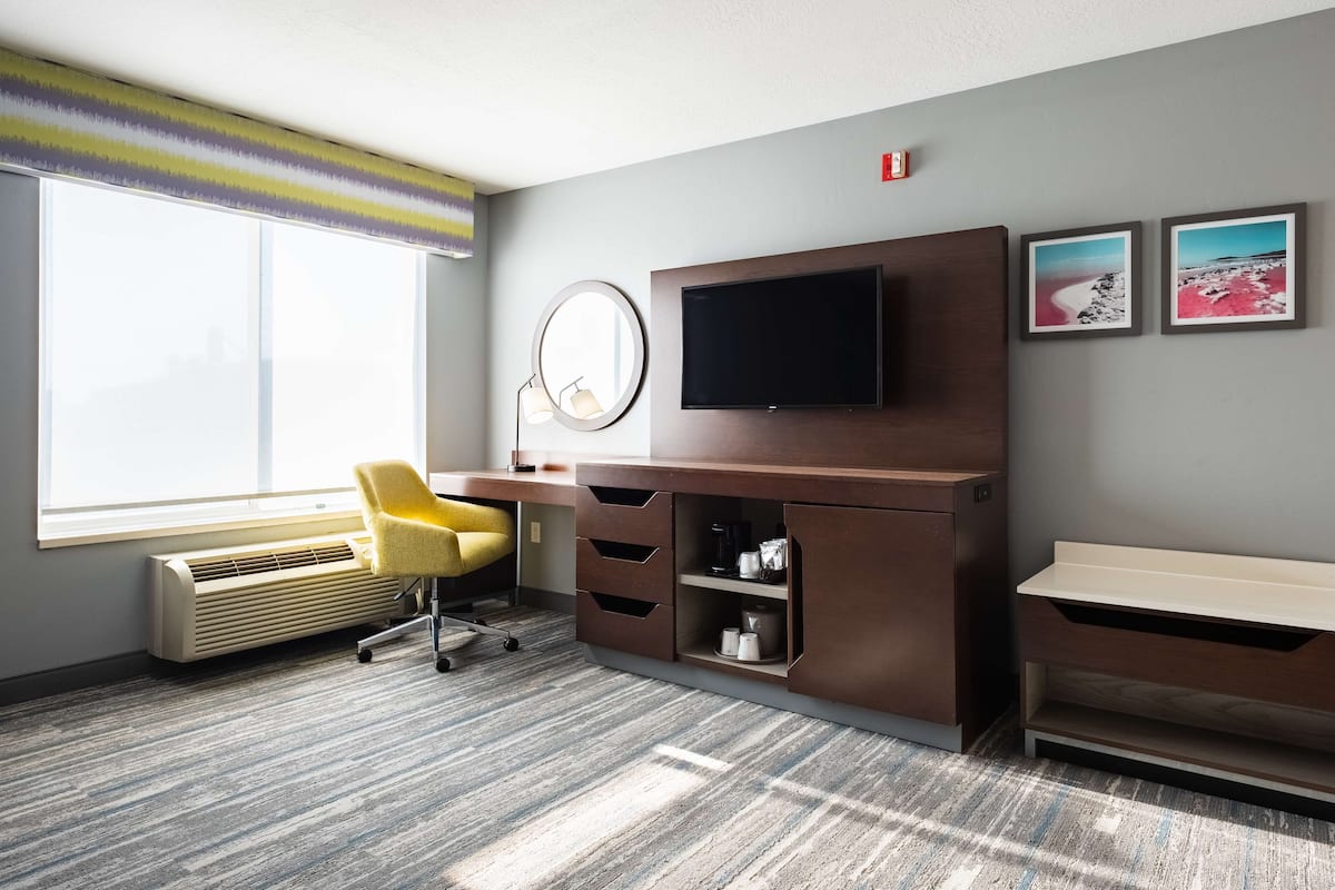 Room, 1 King Bed, Accessible, Bathtub