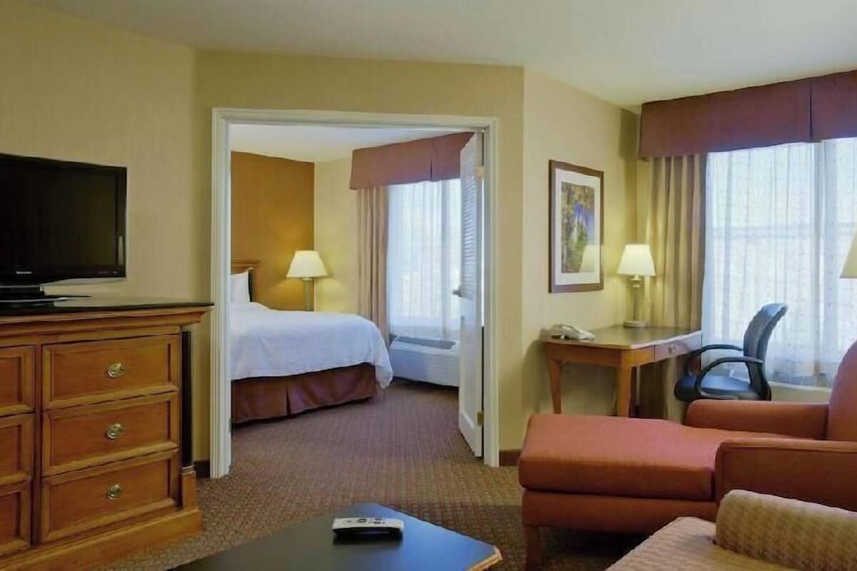 Premium bedding, in-room safe, individually furnished, desk