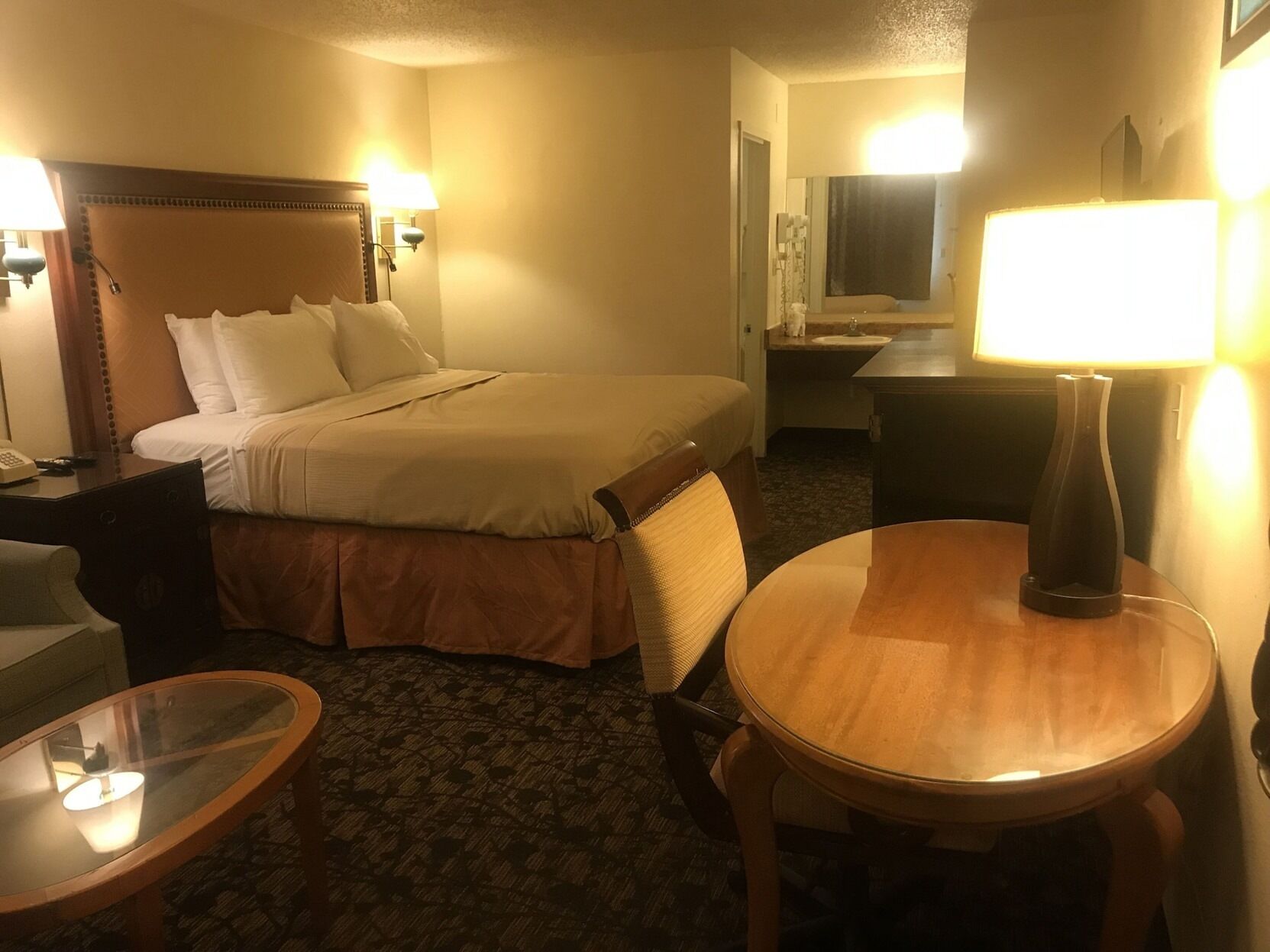 Premium bedding, desk, iron/ironing board, free WiFi