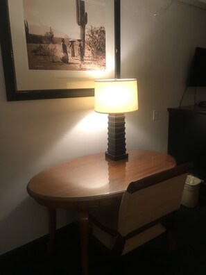 Zimmer, 1 King-Bett | Hochwertige Bettwaren, Schreibtisch, Bügeleisen/Bügelbrett