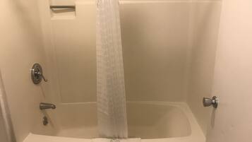 Premium bedding, desk, iron/ironing board, free WiFi
