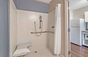 Studio, 1 Queen Bed, Accessible, Non Smoking | Bathroom | Combined shower/bathtub, free toiletries, hair dryer, towels