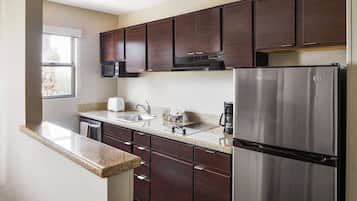 Full-sized fridge, microwave, stovetop, dishwasher