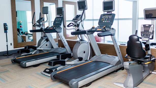 A gym with treadmills, elliptical machines, and a stationary bike. - Holiday Inn Express Columbia NE - Fort Jackson by IHG (Columbia)