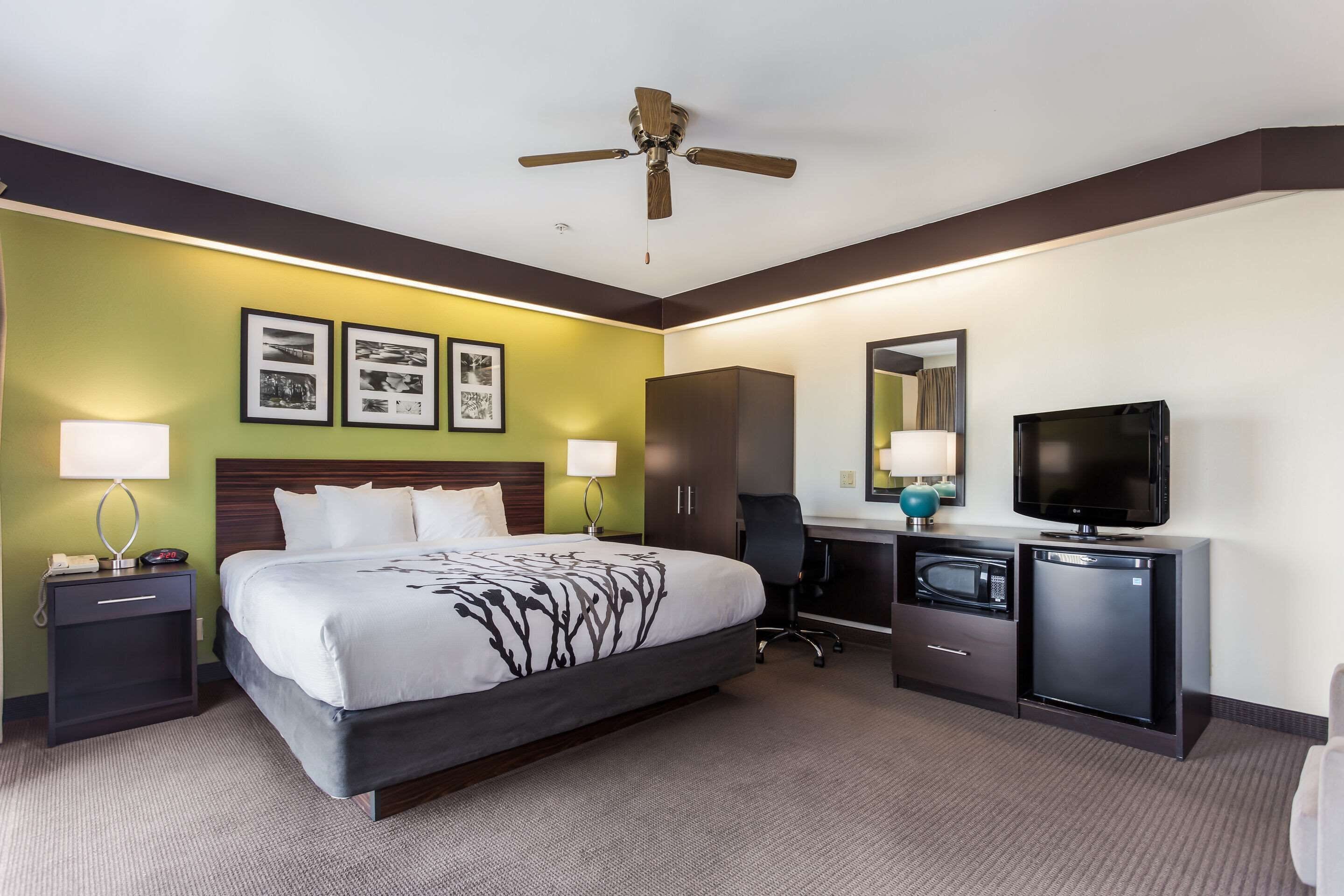 desk, iron/ironing board, free cots/infant beds, rollaway beds