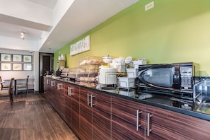 Café da manhã com buffet grátis