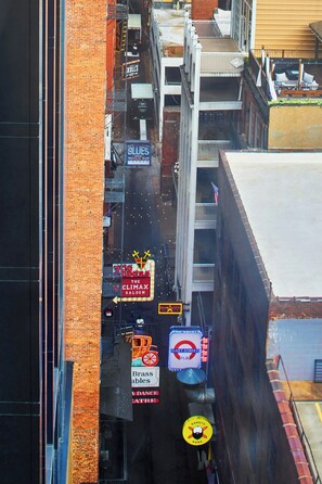 Room, 1 King Bed, City View | City view