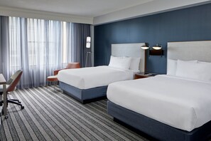 Pillowtop beds, in-room safe, desk, blackout drapes - Courtyard By Marriott Nashville Downtown (Nashville)