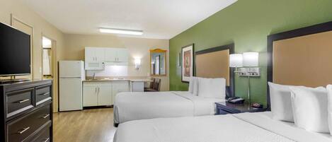 Desk, laptop workspace, iron/ironing board, free WiFi