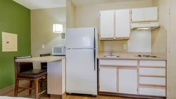 Full-size fridge, microwave, stovetop, coffee/tea maker