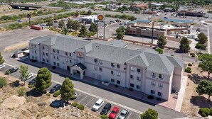A multi-story hotel with a central entrance and parking lot. - Comfort Inn Camp Verde I-17 (Camp Verde)