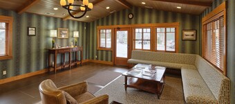 Lakeside Lodge And Suites