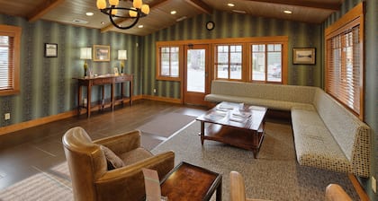 Lakeside Lodge And Suites