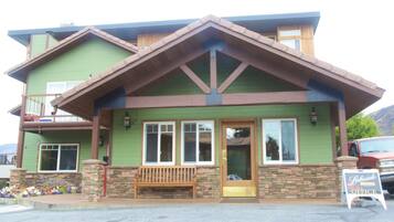A building with a green exterior, a wooden front porch, and a sign that reads "Lakeside Office."