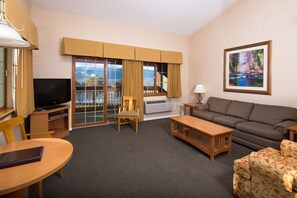Flat-screen TV, DVD player, iPod dock - Lakeside Lodge And Suites (Chelan)