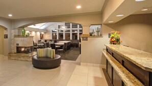 Lobby-lounge