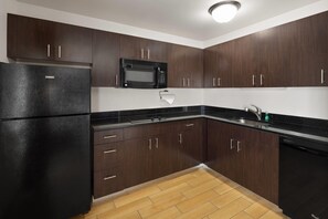 Deluxe Room, 1 King Bed, Non Smoking, Kitchenette | Premium bedding, pillowtop beds, laptop workspace, blackout drapes - La Quinta Inn & Suites by Wyndham Spokane Valley (Spokane Valley)