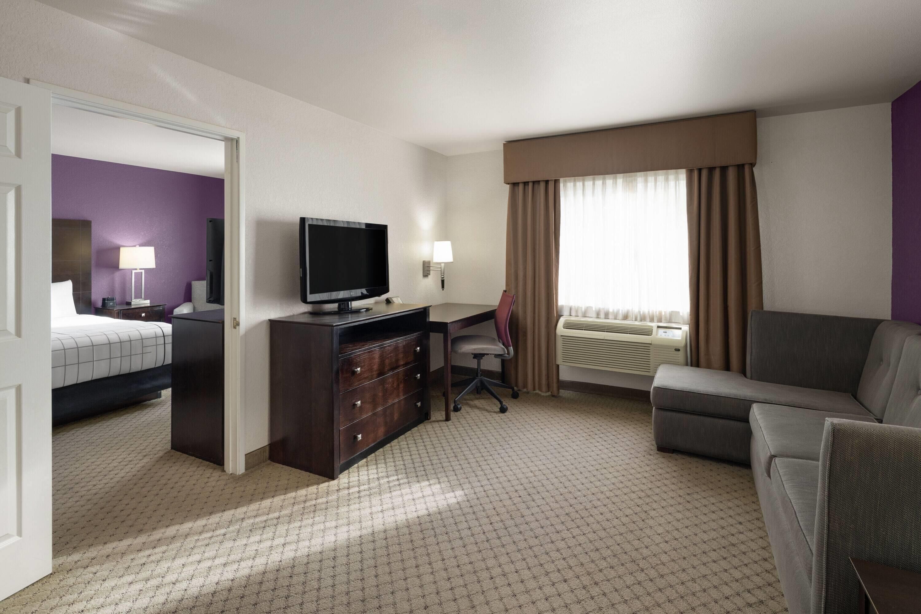 Suite, 1 Bedroom, Non Smoking (1 King Bed)