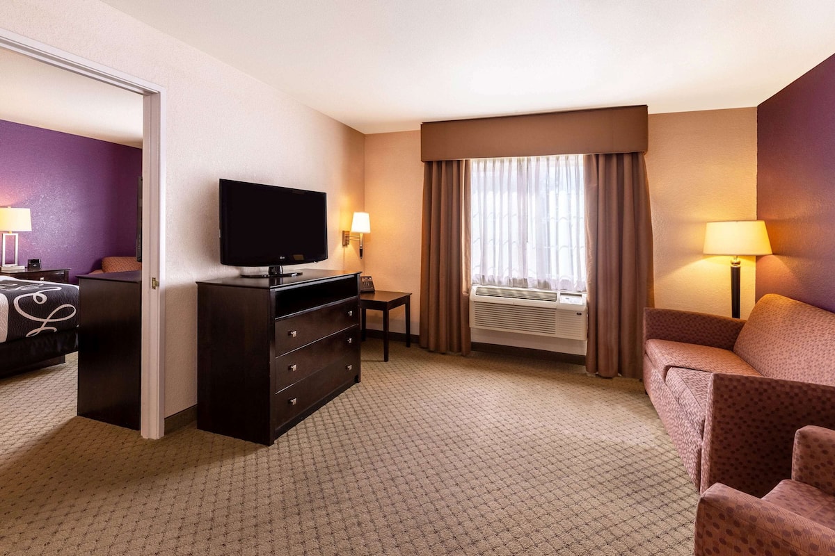 Suite, 1 Bedroom, Non Smoking (1 King Bed) | Premium bedding, pillow-top beds, laptop workspace, blackout curtains