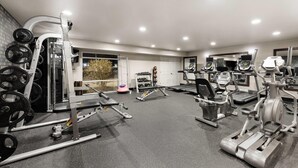 A modern gym with various exercise equipment, including treadmills, weight machines, and free weights. - La Quinta Inn & Suites by Wyndham Spokane Valley (Spokane Valley)