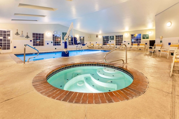 Tina de hidromasaje al aire libre