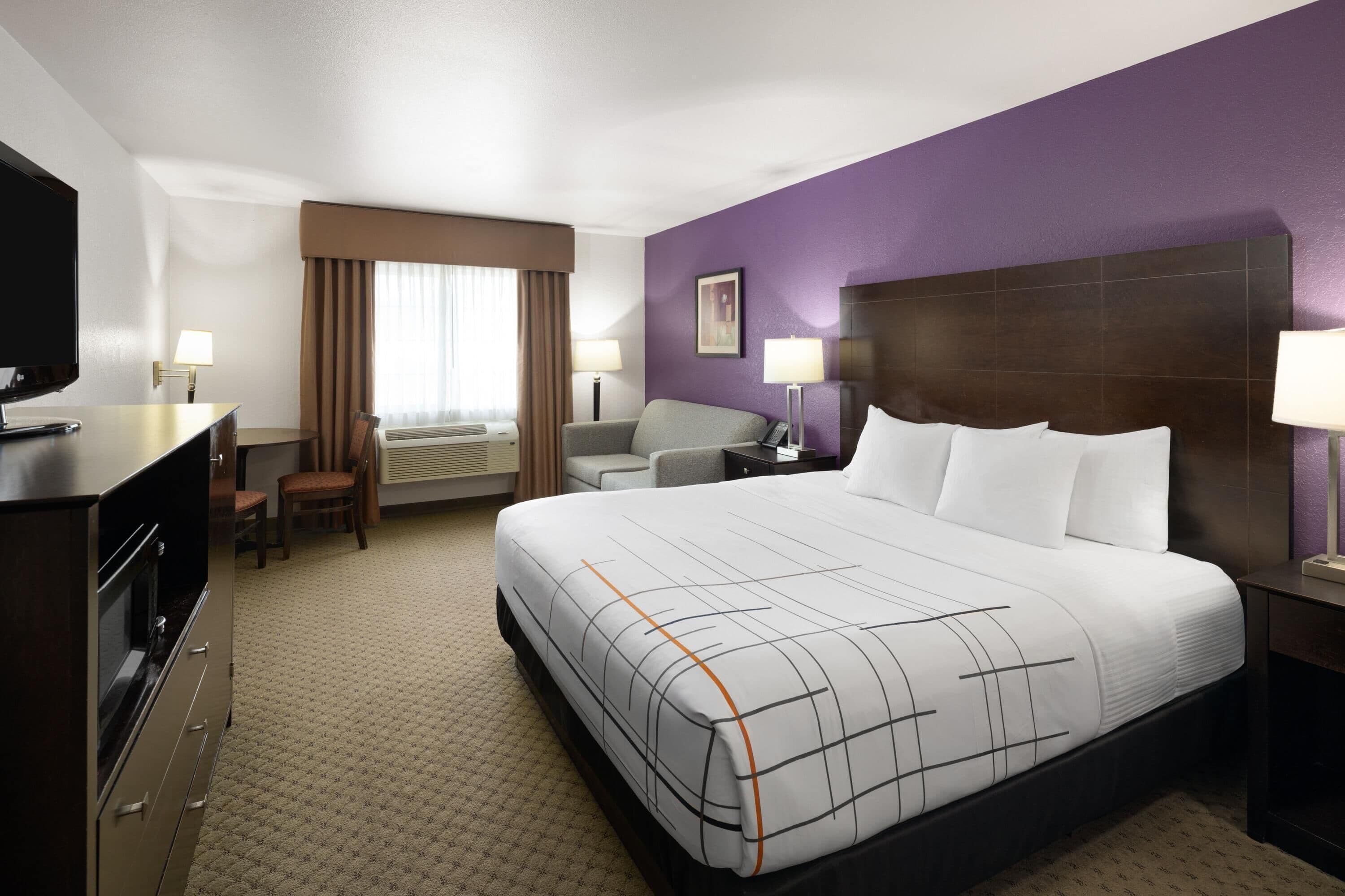 Room, 1 King Bed with Sofa bed, Non Smoking | Premium bedding, pillowtop beds, laptop workspace, blackout drapes