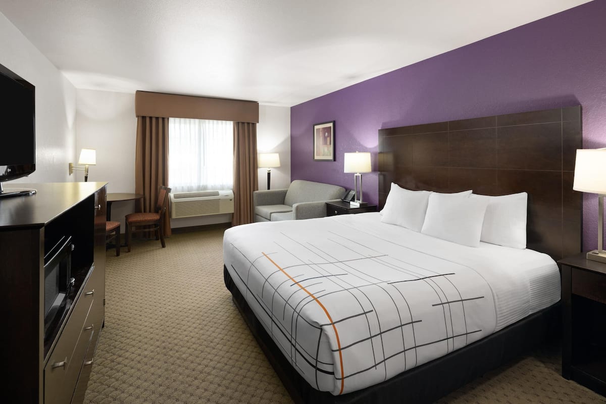 Room, 1 King Bed with Sofa bed, Non Smoking | Premium bedding, pillowtop beds, laptop workspace, blackout drapes