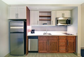 Full-sized fridge, microwave, stovetop, dishwasher