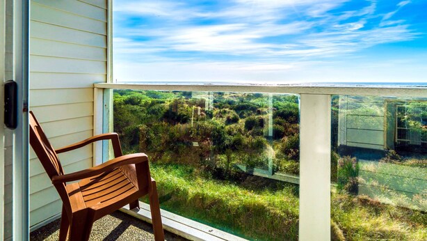 Room, 2 Queen Beds, Ocean View | Premium bedding, desk, laptop workspace, iron/ironing board - Quality Inn Ocean Shores (Ocean Shores)