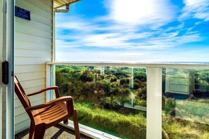 Room, 2 Queen Beds, Ocean View | Premium bedding, desk, laptop workspace, iron/ironing board - Quality Inn Ocean Shores (Ocean Shores)