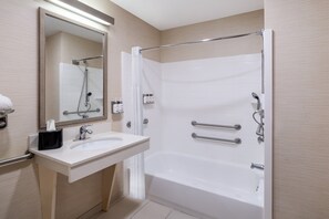 Combined shower/tub, hair dryer, towels