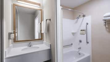 Badkar/dusch, hårtork och handdukar