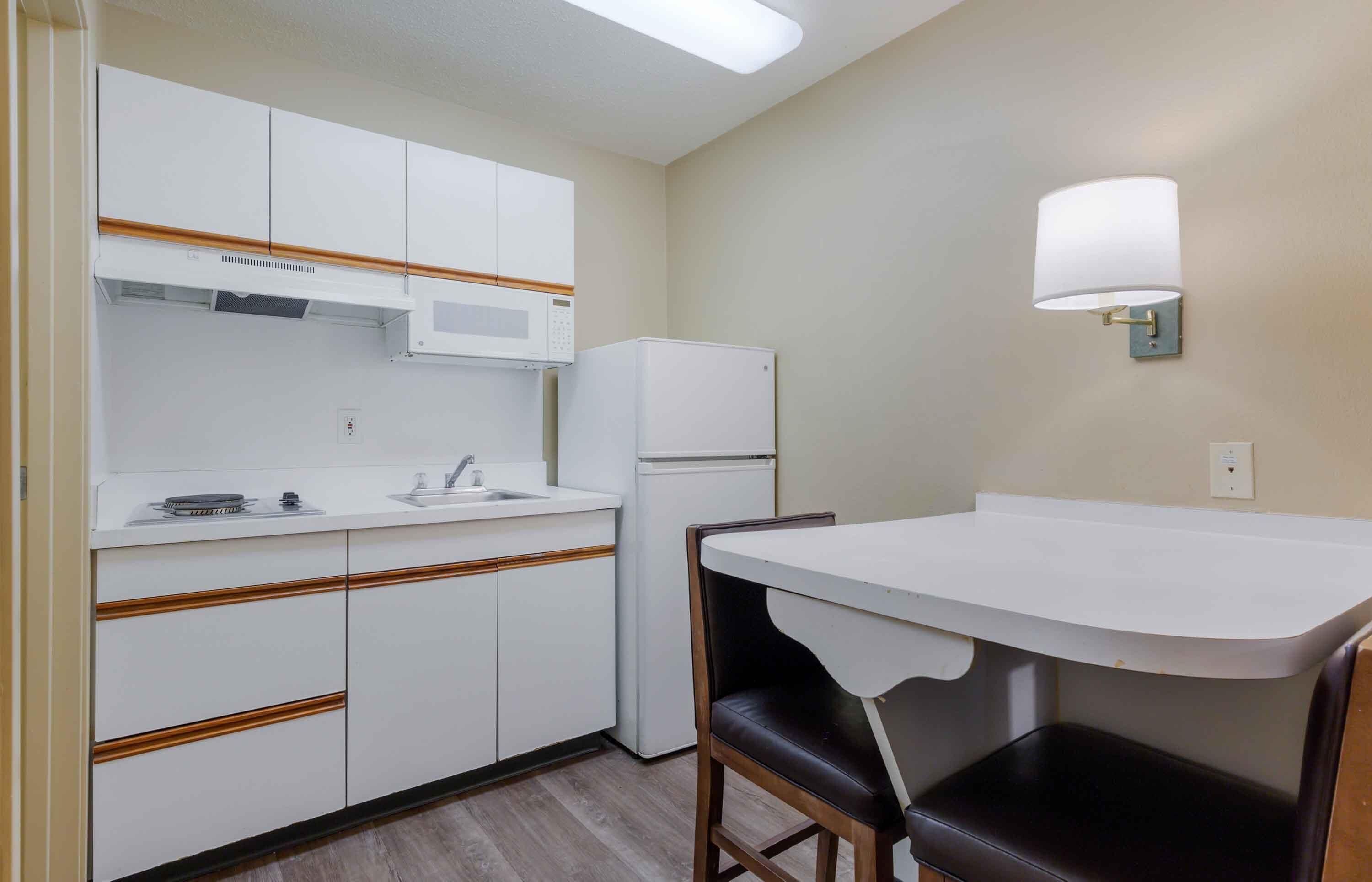 Estudio, 1 cama Queen size, para no fumadores | Cocina privada | Cafetera y tetera, refrigerador con congelador y microondas 