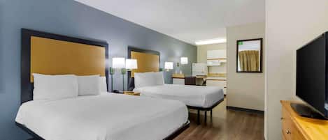 Estudio, 2 camas matrimoniales, para no fumadores | Escritorio, tabla de planchar con plancha, wifi gratis y ropa de cama