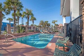 Outdoor pool, sun loungers
