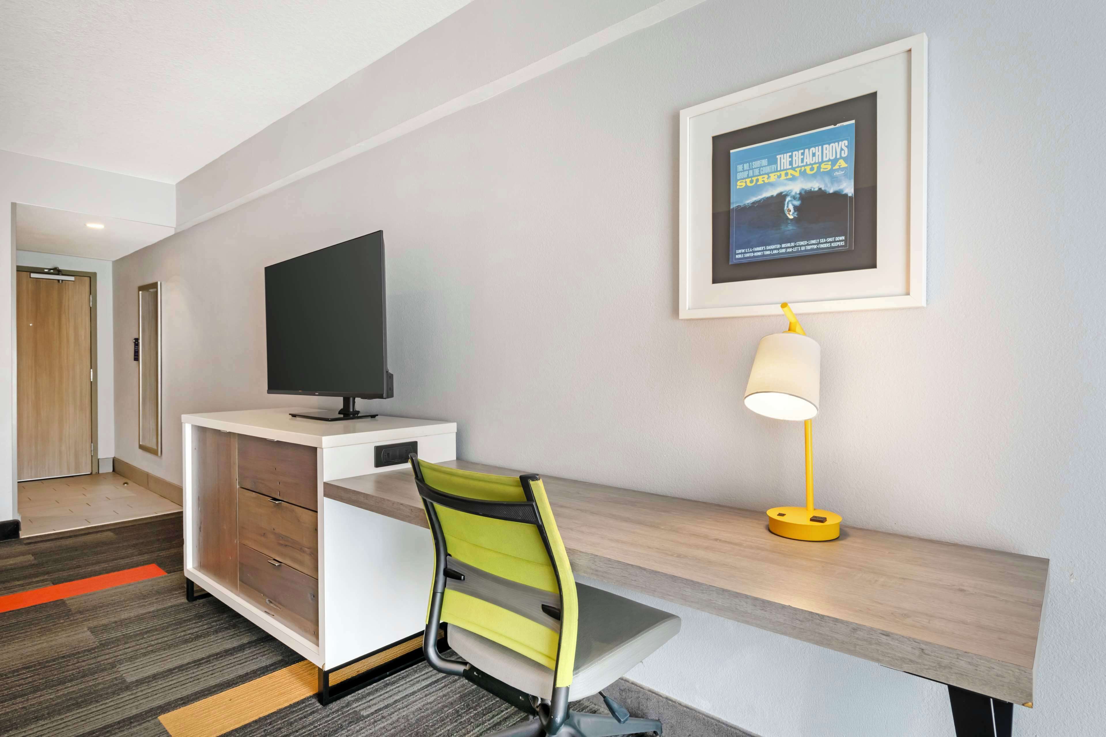 standard room, 2 queen beds, balcony, city view (balcony) | premium bedding, pillow-top beds, in-room safe, desk