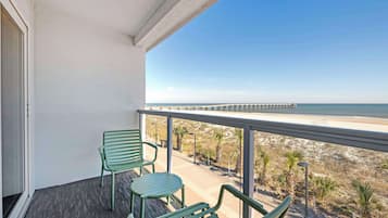 Standaard kamer, 2 queensize bedden, balkon, aan zee (Balcony) | Uitzicht vanaf balkon