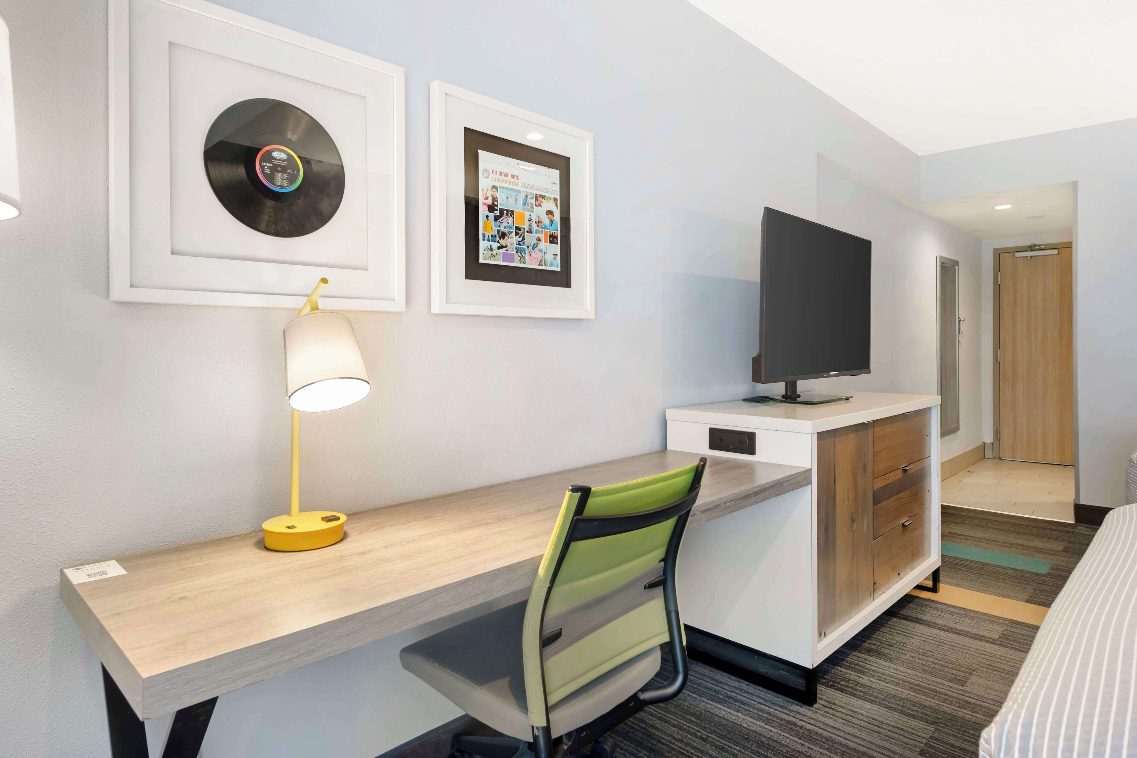 standard room, 2 queen beds, balcony, oceanfront (balcony) | premium bedding, pillow-top beds, in-room safe, desk