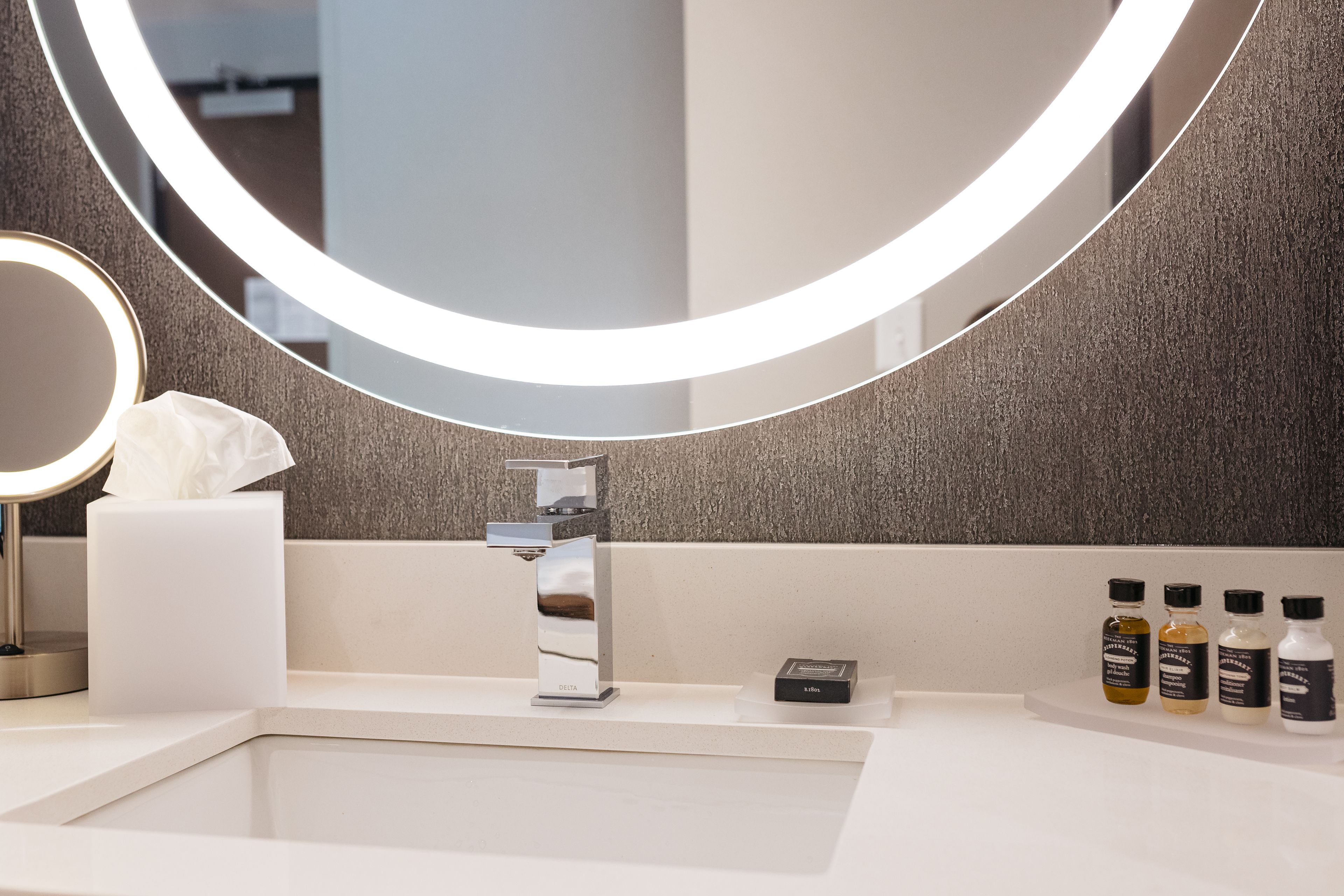 room, 1 king bed, accessible, bathtub (hearing & mobility) | bathroom | free toiletries, hair dryer, bathrobes, slippers