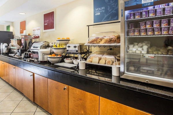 Desayuno continental gratuito y diario