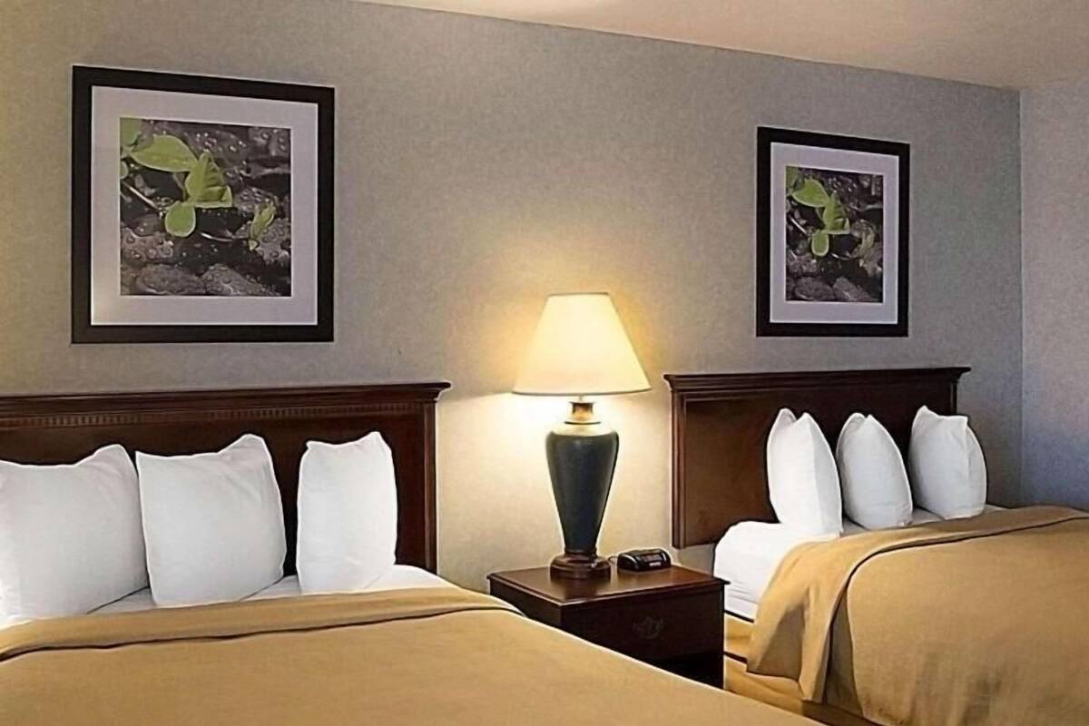 Bureau, espace de travail pour ordinateurs portables