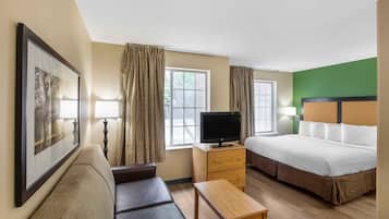 Deluxe Studio, 1 King Bed with Sofa bed, Non Smoking | Desk, iron/ironing board, free WiFi, bed sheets