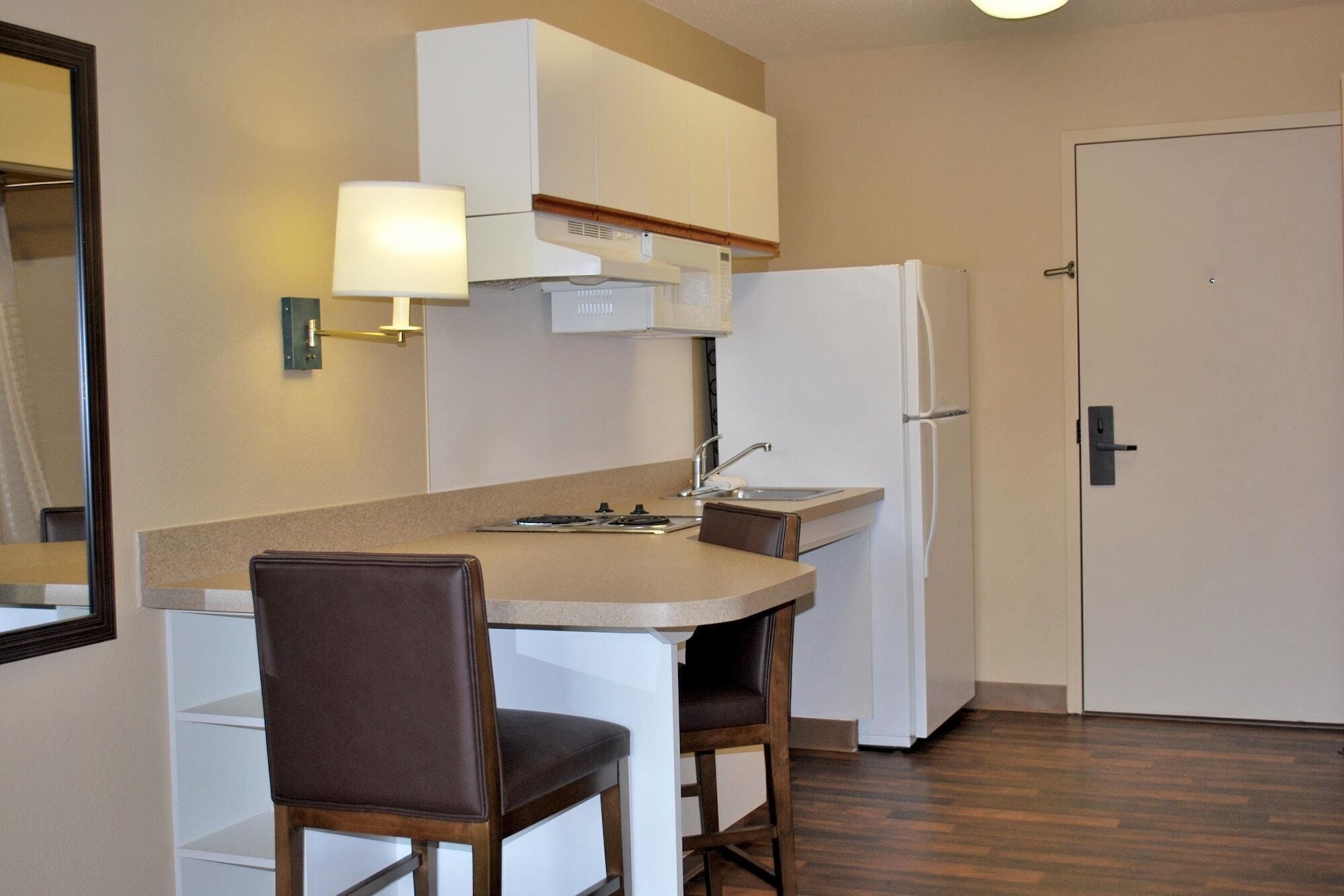 Suite, 1 cama de matrimonio grande con sofá cama, no fumadores, cocina | Cocina privada | Frigorífico, microondas, placa de cocina y cafetera o tetera