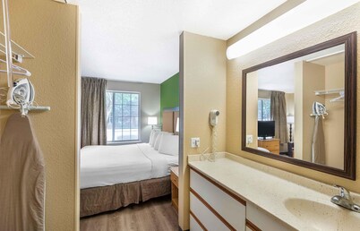 Extended Stay America Suites Milwaukee Brookfield